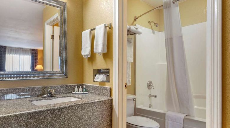 <b>Quality Inn Room</b>. Images powered by <a href="https://iceportal.shijigroup.com/" title="IcePortal" target="_blank">IcePortal</a>.