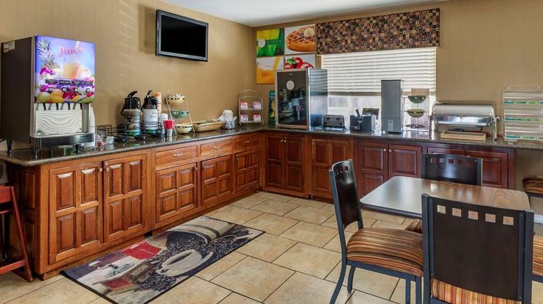 <b>Quality Inn Restaurant</b>. Images powered by <a href="https://iceportal.shijigroup.com/" title="IcePortal" target="_blank">IcePortal</a>.