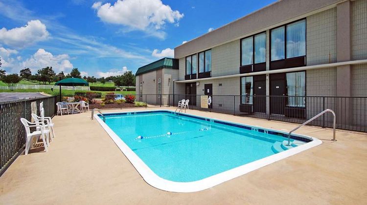Quality Inn Pool
