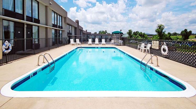 Quality Inn Pool