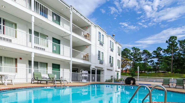 <b>Quality Inn Eureka Springs Pool</b>. Images powered by <a href="https://iceportal.shijigroup.com/" title="IcePortal" target="_blank">IcePortal</a>.