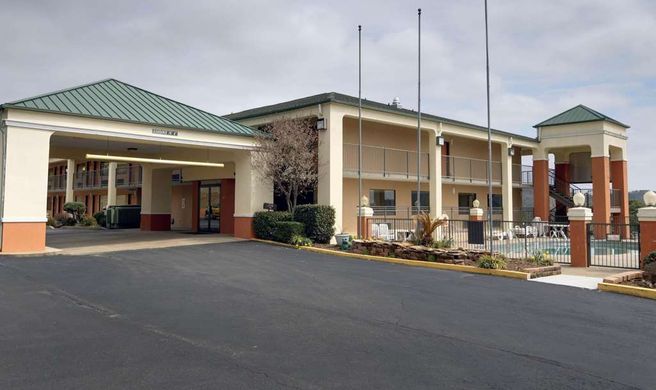 Quality Inn and Suites Clarksville Exterior