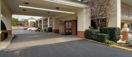Quality Inn and Suites Clarksville Exterior