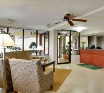 Quality Inn and Suites Clarksville Lobby