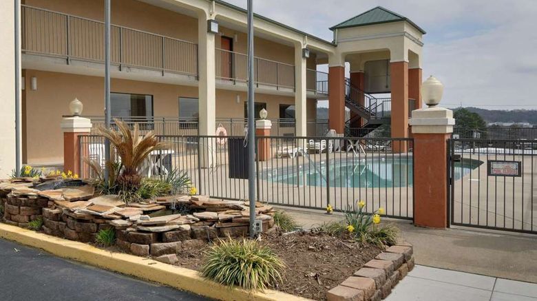 <b>Quality Inn and Suites Clarksville Pool</b>. Images powered by <a href="https://iceportal.shijigroup.com/" title="IcePortal" target="_blank">IcePortal</a>.