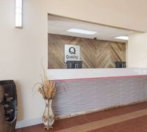 Quality Inn Magnolia Lobby