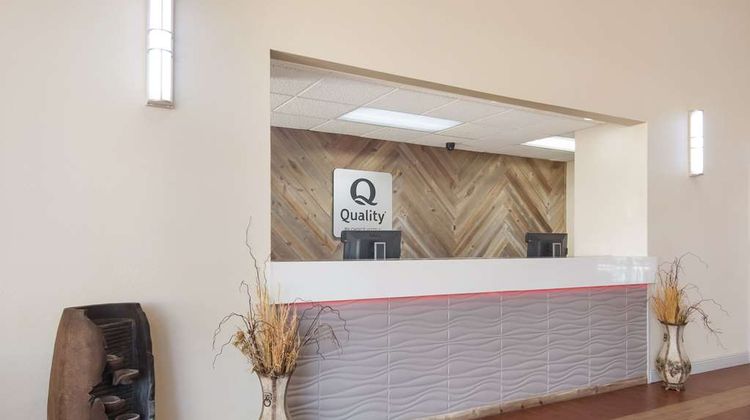 Quality Inn Magnolia Lobby