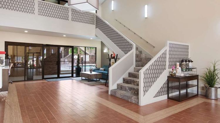 Quality Inn Magnolia Lobby
