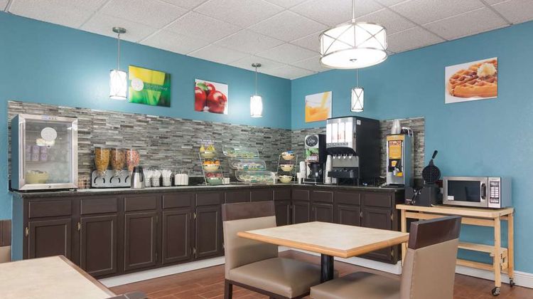 Quality Inn Magnolia Restaurant