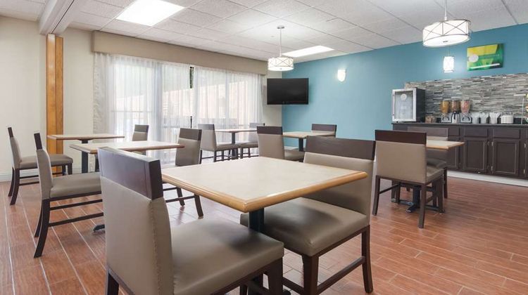 Quality Inn Magnolia Restaurant