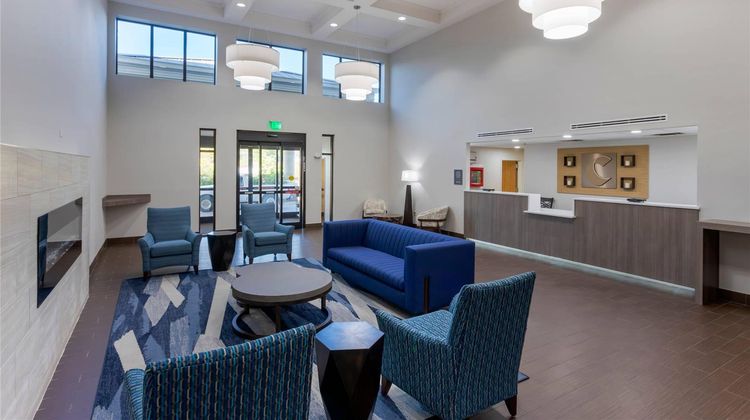 Comfort Inn & Suites Lobby
