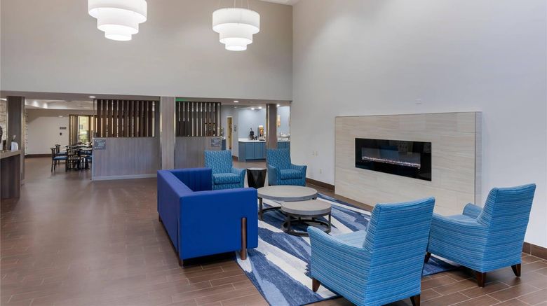 <b>Comfort Inn & Suites Lobby</b>. Images powered by <a href="https://iceportal.shijigroup.com/" title="IcePortal" target="_blank">IcePortal</a>.