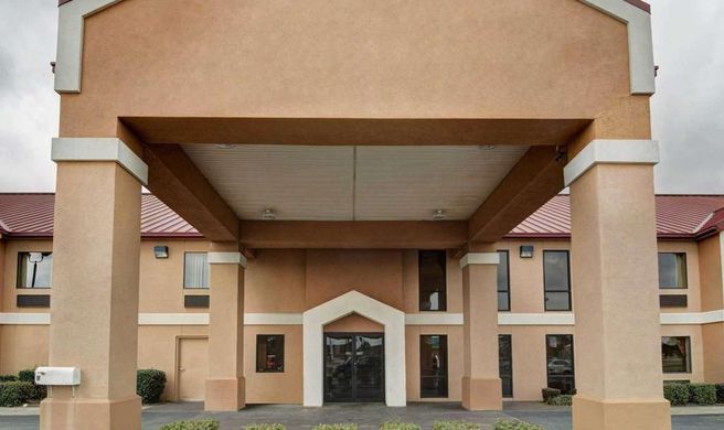 Quality Inn Exterior