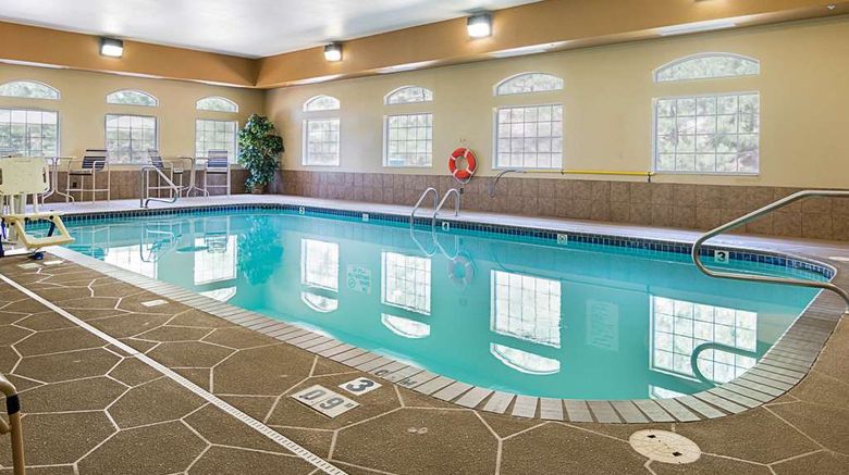 <b>Comfort Inn Pool</b>. Images powered by <a href="https://iceportal.shijigroup.com/" title="IcePortal" target="_blank">IcePortal</a>.