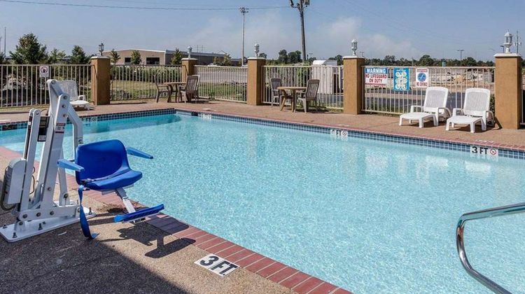 Quality Inn Downtown Pool