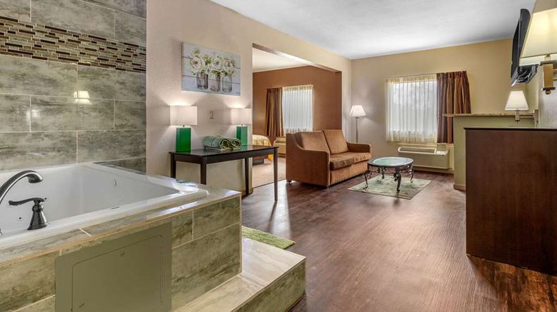 <b>Quality Inn Downtown Suite</b>. Images powered by <a href="https://iceportal.shijigroup.com/" title="IcePortal" target="_blank">IcePortal</a>.