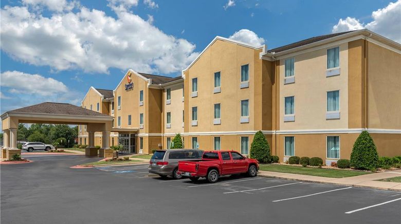 <b>Comfort Inn & Suites Exterior</b>. Images powered by <a href="https://iceportal.shijigroup.com/" title="IcePortal" target="_blank">IcePortal</a>.