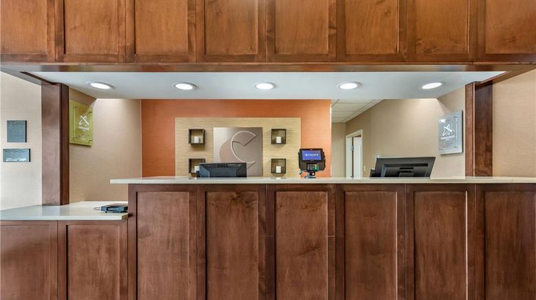 <b>Comfort Inn & Suites Lobby</b>. Images powered by <a href="https://iceportal.shijigroup.com/" title="IcePortal" target="_blank">IcePortal</a>.