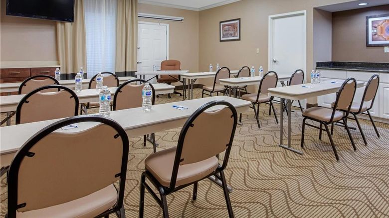 <b>Comfort Inn & Suites Meeting</b>. Images powered by <a href="https://iceportal.shijigroup.com/" title="IcePortal" target="_blank">IcePortal</a>.
