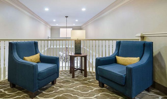 Quality Suites Springdale Lobby