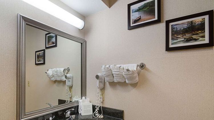 Quality Suites Springdale Room