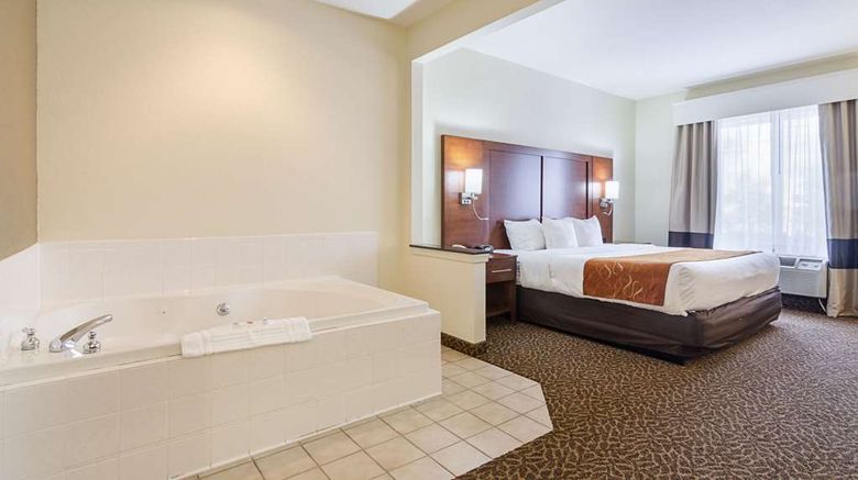 <b>Quality Suites Springdale Suite</b>. Images powered by <a href="https://iceportal.shijigroup.com/" title="IcePortal" target="_blank">IcePortal</a>.