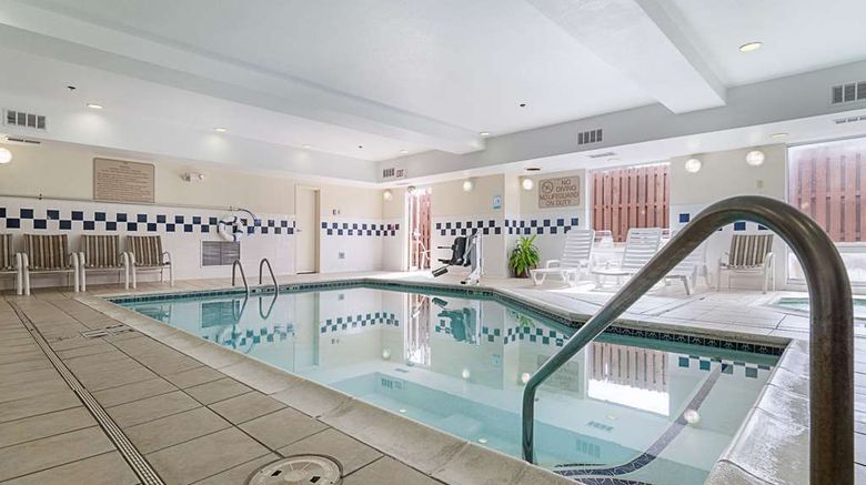 <b>Quality Suites Springdale Pool</b>. Images powered by <a href="https://iceportal.shijigroup.com/" title="IcePortal" target="_blank">IcePortal</a>.