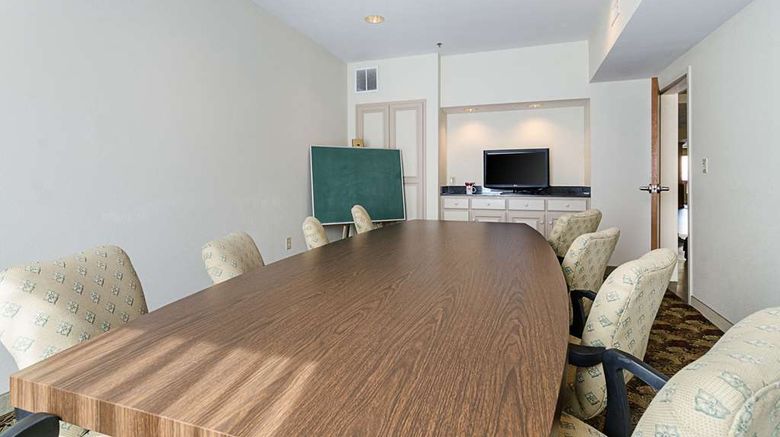 <b>Quality Suites Springdale Meeting</b>. Images powered by <a href="https://iceportal.shijigroup.com/" title="IcePortal" target="_blank">IcePortal</a>.