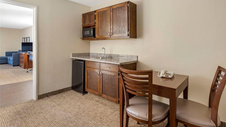 Comfort Inn and Suites Little Rock Airport Room