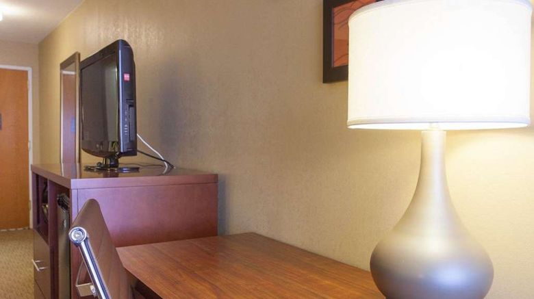 <b>Quality Inn & Suites 1-40 East Room</b>. Images powered by <a href="https://iceportal.shijigroup.com/" title="IcePortal" target="_blank">IcePortal</a>.