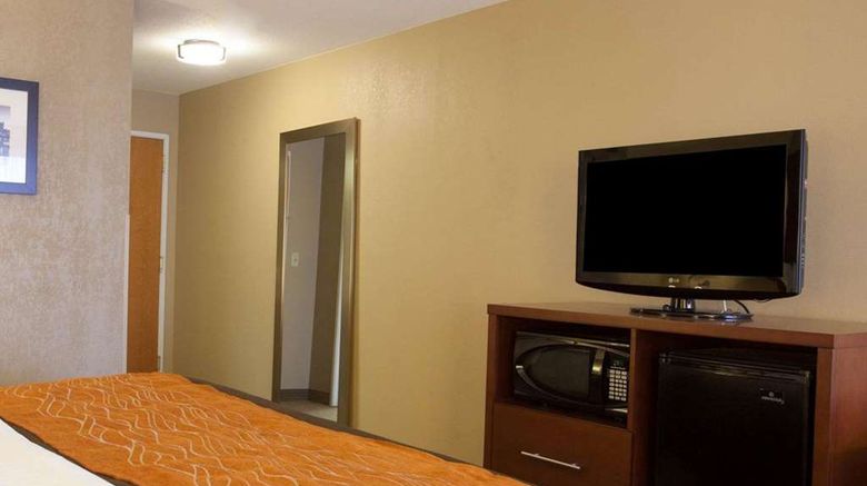 <b>Quality Inn & Suites 1-40 East Room</b>. Images powered by <a href="https://iceportal.shijigroup.com/" title="IcePortal" target="_blank">IcePortal</a>.