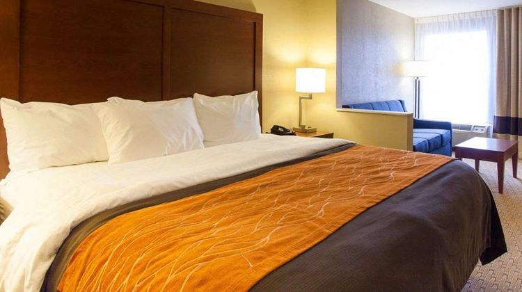 Quality Inn & Suites 1-40 East Suite