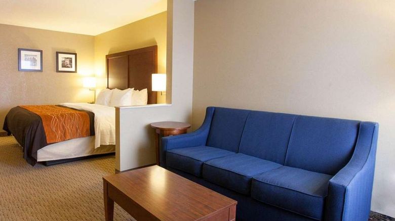 <b>Quality Inn & Suites 1-40 East Suite</b>. Images powered by <a href="https://iceportal.shijigroup.com/" title="IcePortal" target="_blank">IcePortal</a>.