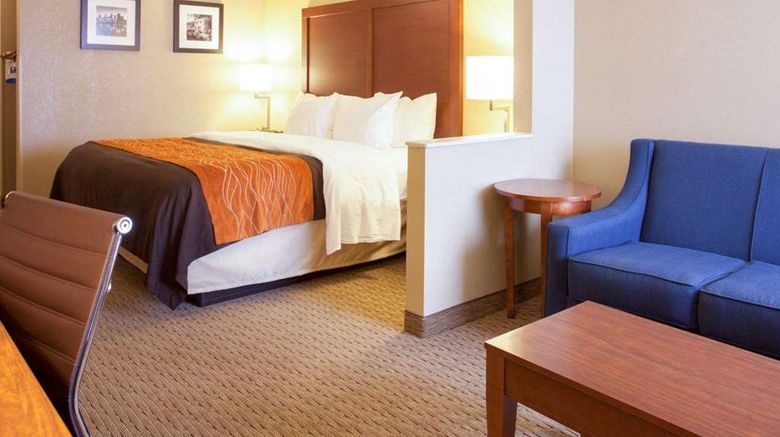 <b>Quality Inn & Suites 1-40 East Suite</b>. Images powered by <a href="https://iceportal.shijigroup.com/" title="IcePortal" target="_blank">IcePortal</a>.
