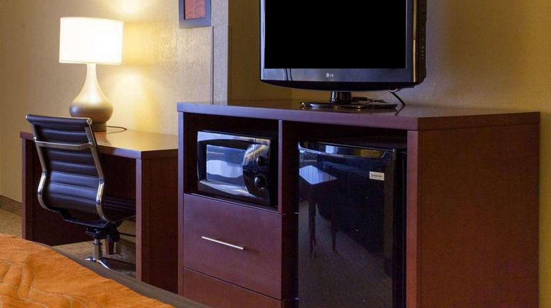 <b>Quality Inn & Suites 1-40 East Suite</b>. Images powered by <a href="https://iceportal.shijigroup.com/" title="IcePortal" target="_blank">IcePortal</a>.