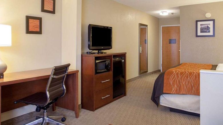 <b>Quality Inn & Suites 1-40 East Suite</b>. Images powered by <a href="https://iceportal.shijigroup.com/" title="IcePortal" target="_blank">IcePortal</a>.