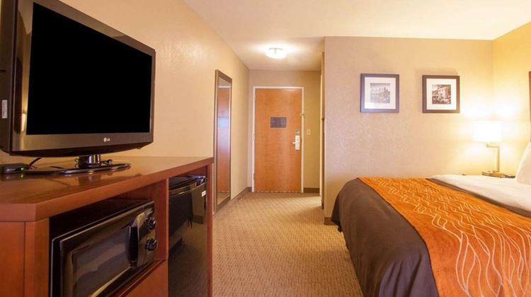 Quality Inn & Suites 1-40 East Suite
