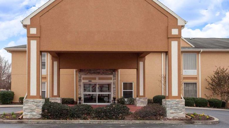 Quality Inn  and  Suites 1-40 East Exterior. Images powered by <a href="https://iceportal.shijigroup.com" target="_blank" rel="noopener">Ice Portal</a>.