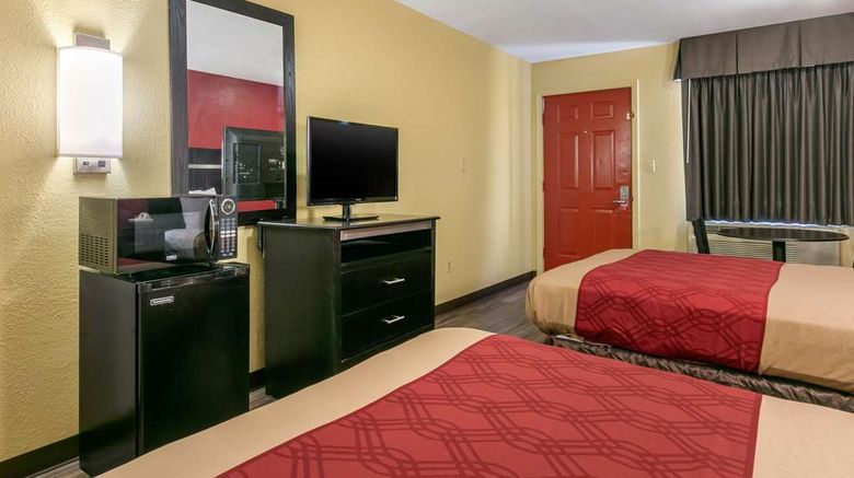 <b>Econo Lodge Room</b>. Images powered by <a href="https://iceportal.shijigroup.com/" title="IcePortal" target="_blank">IcePortal</a>.