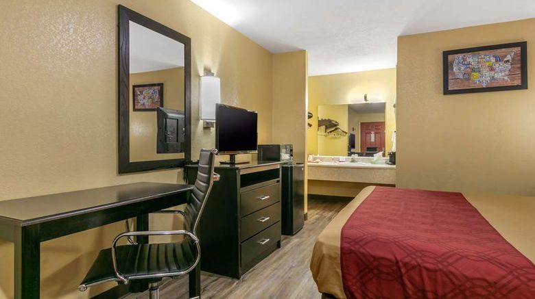 <b>Econo Lodge Room</b>. Images powered by <a href="https://iceportal.shijigroup.com/" title="IcePortal" target="_blank">IcePortal</a>.