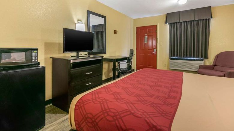 <b>Econo Lodge Room</b>. Images powered by <a href="https://iceportal.shijigroup.com/" title="IcePortal" target="_blank">IcePortal</a>.
