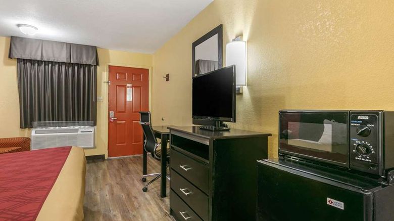 <b>Econo Lodge Room</b>. Images powered by <a href="https://iceportal.shijigroup.com/" title="IcePortal" target="_blank">IcePortal</a>.