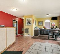 Econo Lodge Lobby