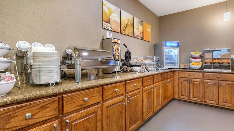 <b>Comfort Suites, Batesville Restaurant</b>. Images powered by <a href="https://iceportal.shijigroup.com/" title="IcePortal" target="_blank">IcePortal</a>.