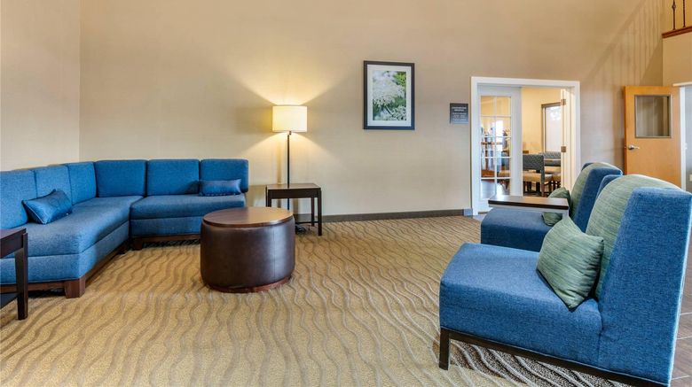 <b>Comfort Suites, Batesville Lobby</b>. Images powered by <a href="https://iceportal.shijigroup.com/" title="IcePortal" target="_blank">IcePortal</a>.