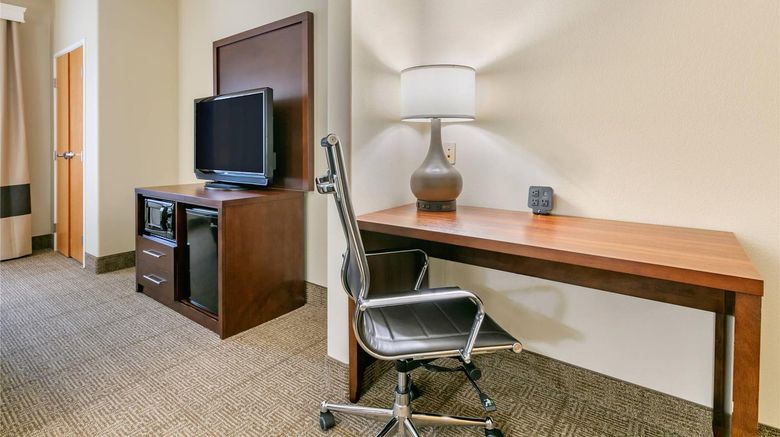 <b>Comfort Suites, Batesville Suite</b>. Images powered by <a href="https://iceportal.shijigroup.com/" title="IcePortal" target="_blank">IcePortal</a>.