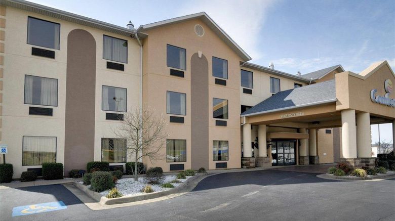 <b>Quality Inn & Suuites Exterior</b>. Images powered by <a href="https://iceportal.shijigroup.com/" title="IcePortal" target="_blank">IcePortal</a>.