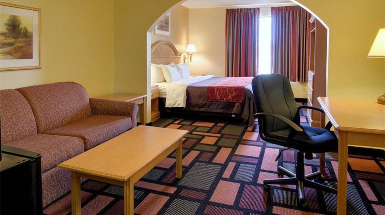 <b>Quality Inn & Suuites Suite</b>. Images powered by <a href="https://iceportal.shijigroup.com/" title="IcePortal" target="_blank">IcePortal</a>.
