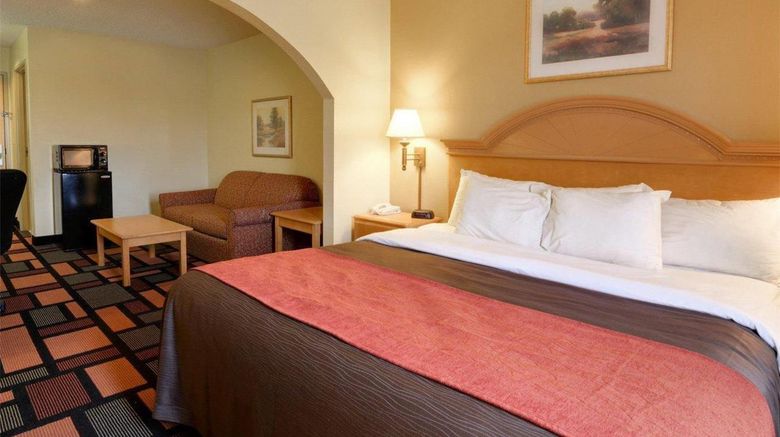 <b>Quality Inn & Suuites Suite</b>. Images powered by <a href="https://iceportal.shijigroup.com/" title="IcePortal" target="_blank">IcePortal</a>.