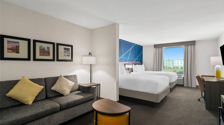 <b>Comfort Suites Suite</b>. Images powered by <a href="https://iceportal.shijigroup.com/" title="IcePortal" target="_blank">IcePortal</a>.